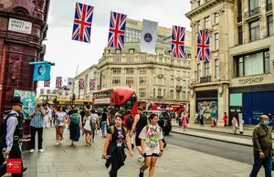 Is London worth visiting? Find out why you should visit, what you should consider as a first-time traveller, and where to stay all in our guide.