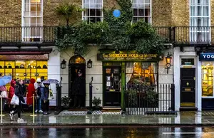 The London weather in February is a mix of cold and wet conditions. Find out what to wear, pack and also some events and tours you could enjoy while on holiday.