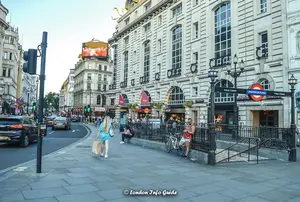 Explore the charm with these top free walking tours in London. Dive deep into the city's history, culture and architecture with the local guides.