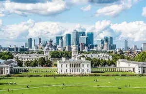 Get ready for variable weather in London in March! A guide about London in March including what to wear, weather conditions and things to do.