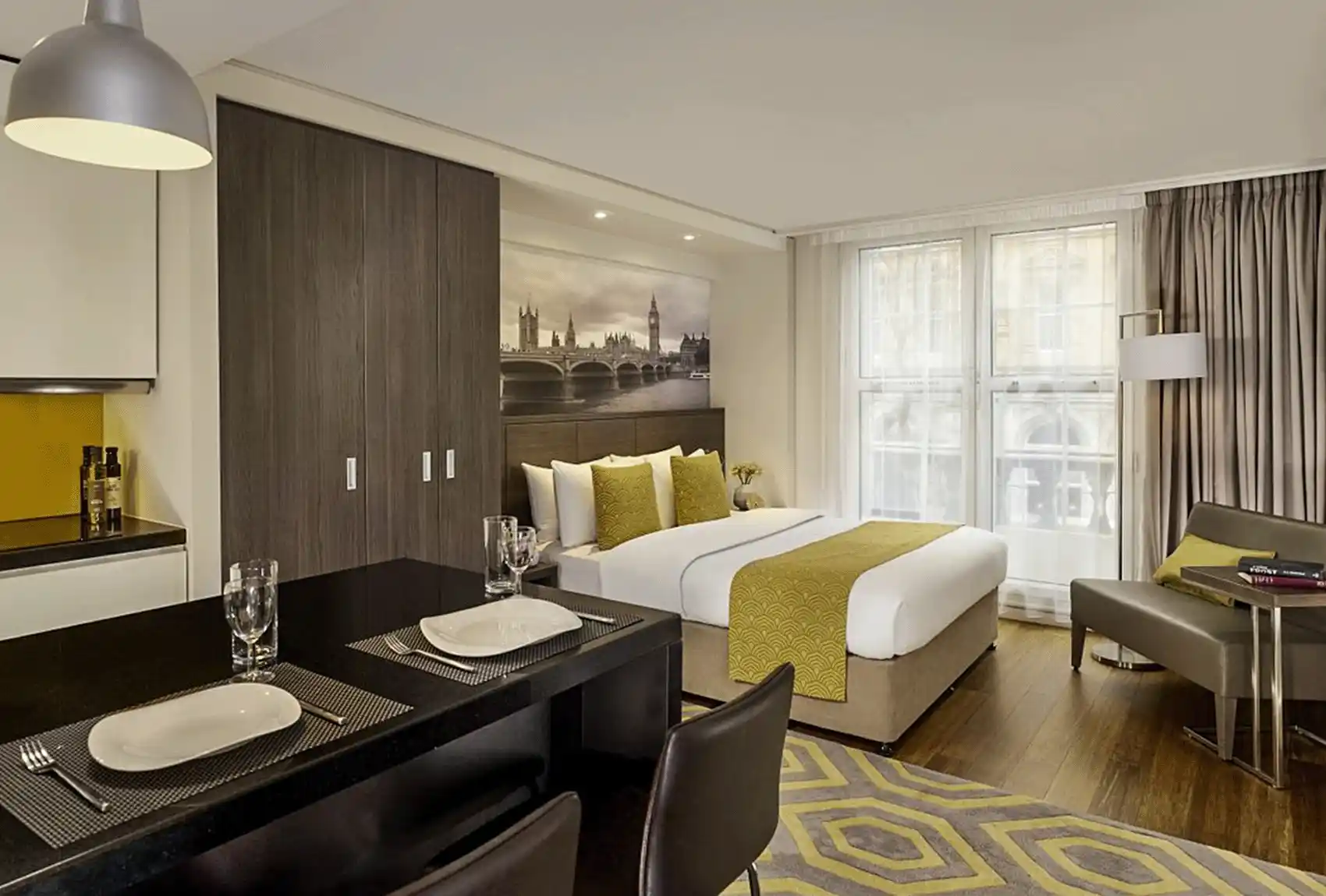 Elegant facade of Corinthia London Hotel building.

Majestic facade of Corinthia London Hotel showcasing its stunning architecture and luxurious exterior design.