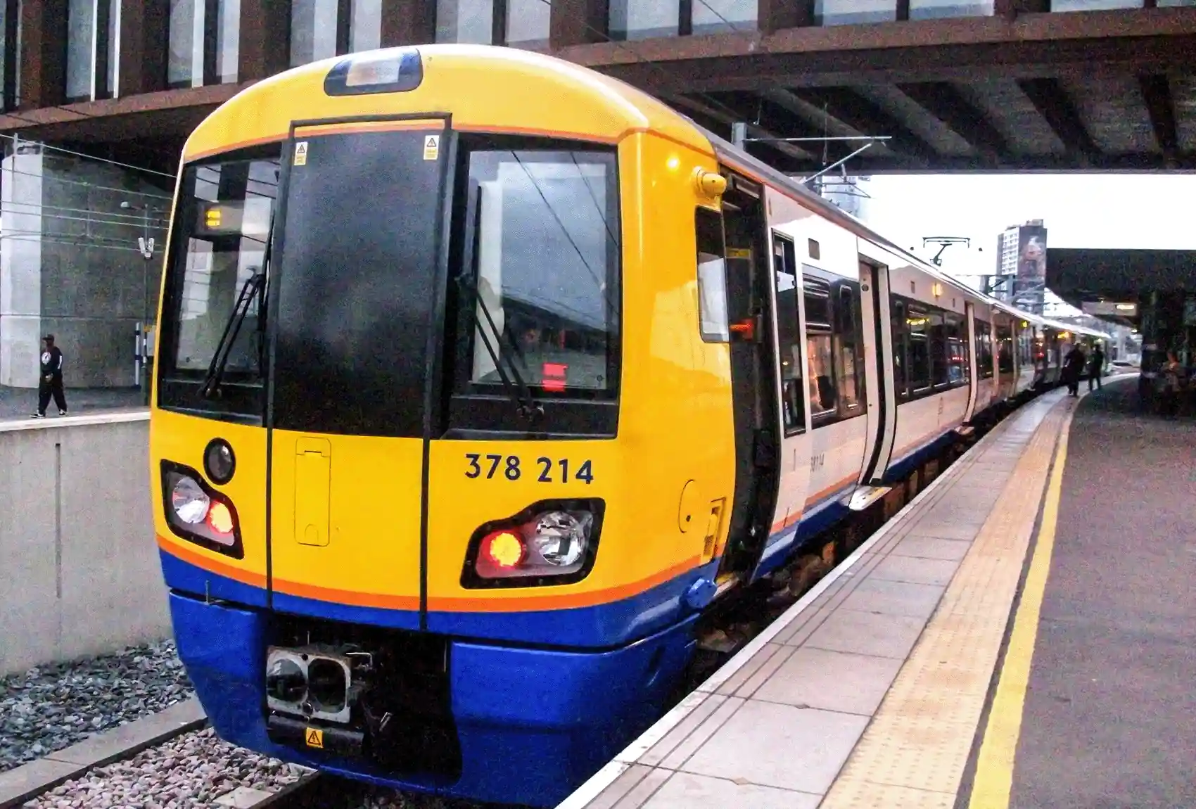 London's Overground network for efficient and convenient urban transportation. Discover London's Overground for seamless city travel.