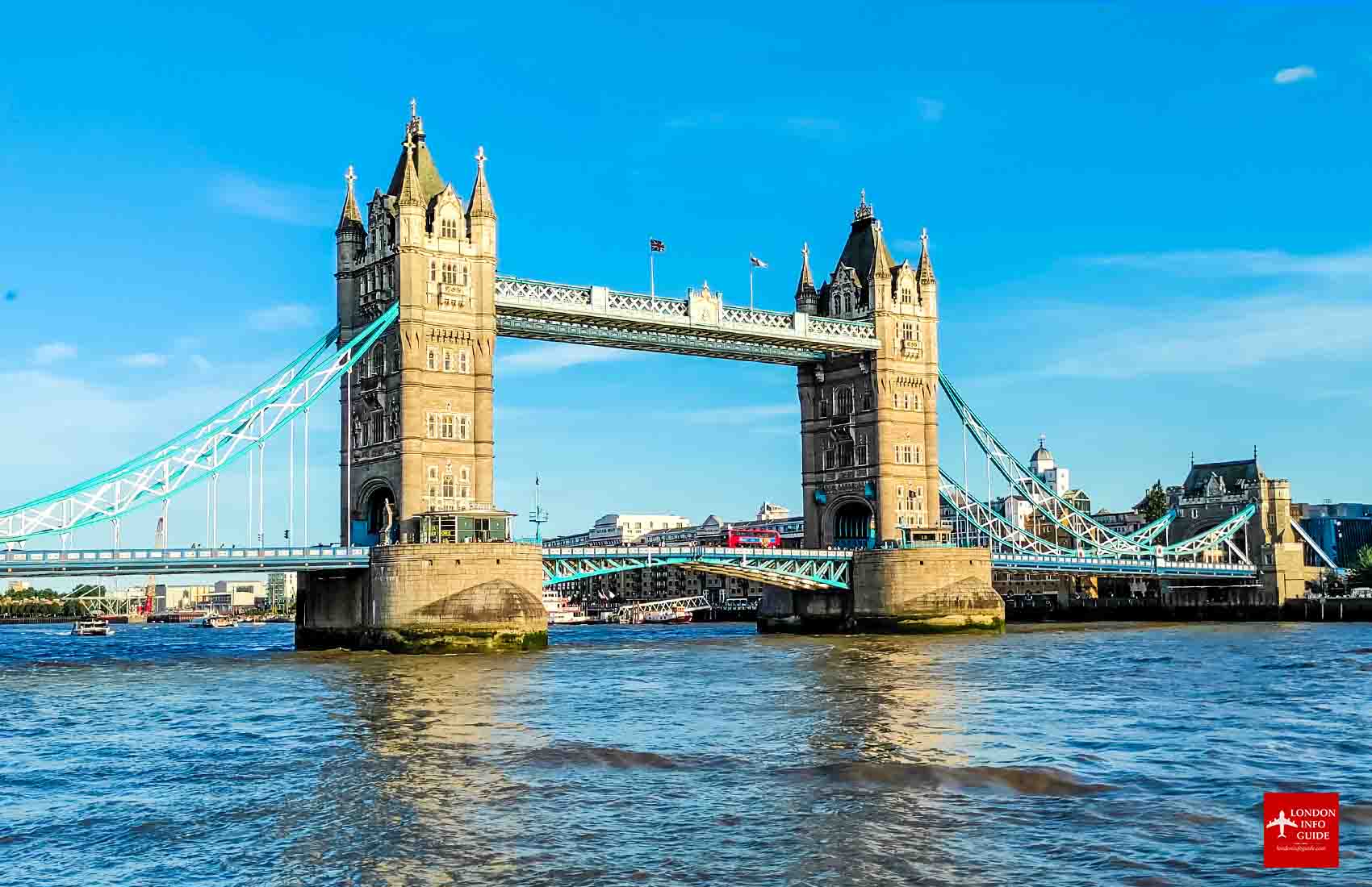 Enjoy plenty of free things to do in London from visiting iconic attractions to experiencing British history and culture. A guide to free places in London!