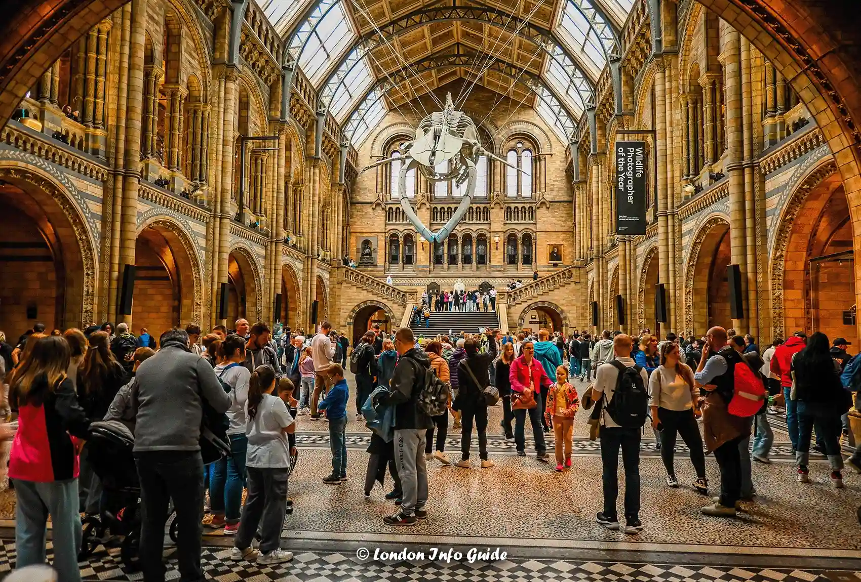 Natural History Museum London Hintze Hall crowd.
