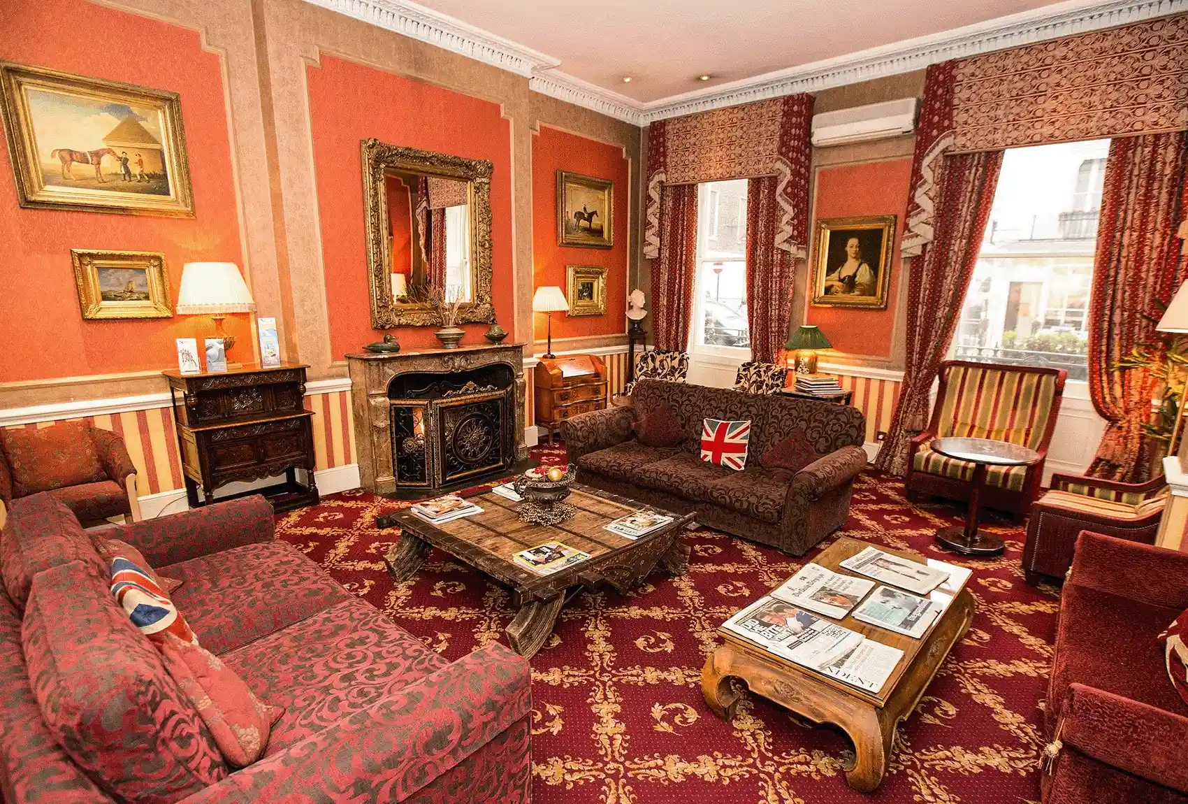 The Leonard Hotel lounge interior.