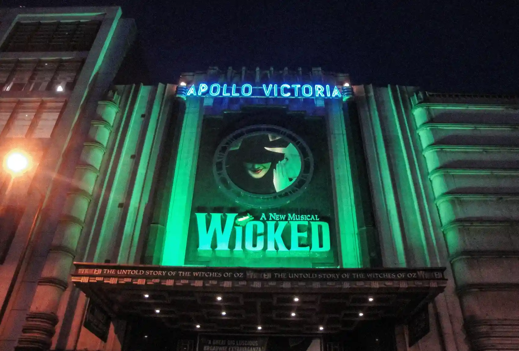 wicked-london-victoria-apollo-theatre.webp